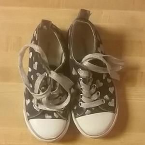 old navy canvas and leather tennis shoes