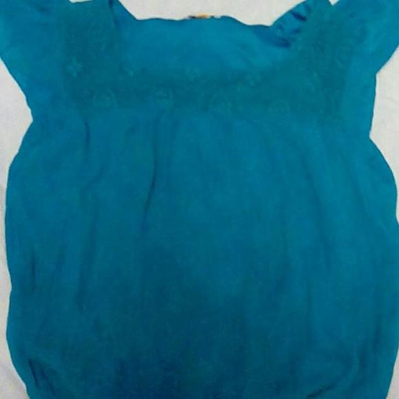 size 7 blue top