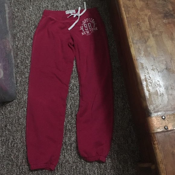 Aero Capri sweats LIKE NEW