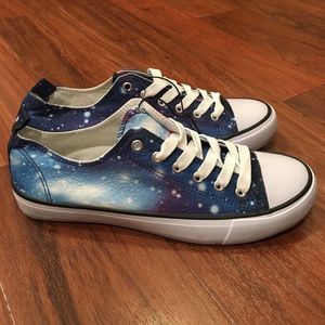 NWT Galaxy Low Top Canvas Sneakers fit size 9.5-10