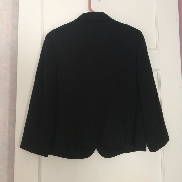 Blazer - Picture 2 of 3