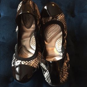 Super comfy ballet slippers. Never worn.