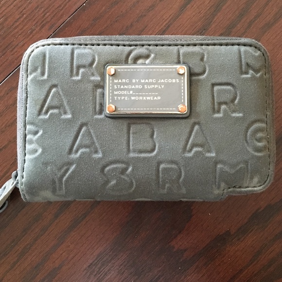 🎉Marc by Marc Jacobs🎉logo zip wristlet wallet