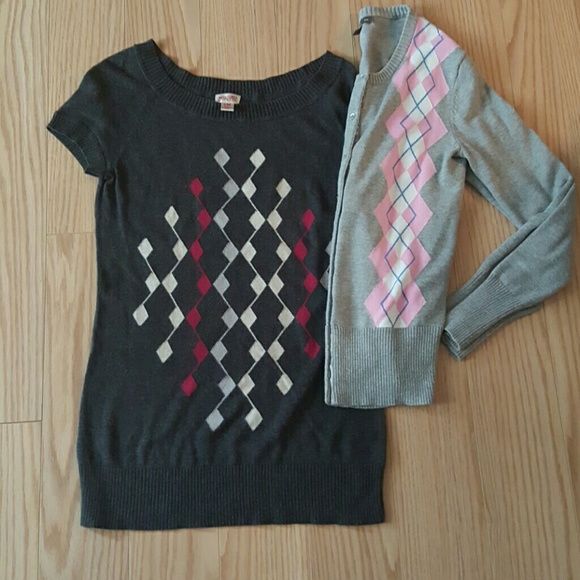 Bundle teen  2 cotton girls sweaters argyle plaid