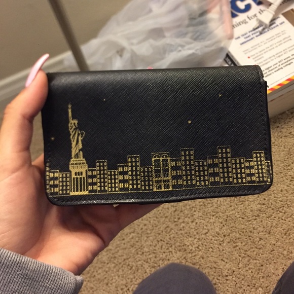 Henri Bendel wallet - Picture 2 of 4