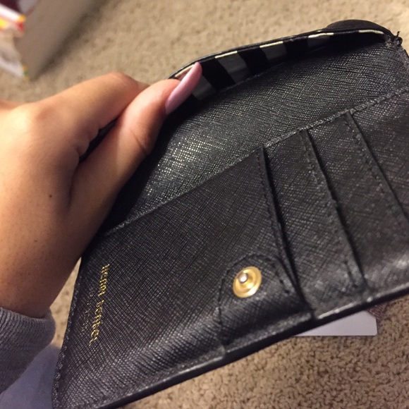 Henri Bendel wallet - Picture 4 of 4