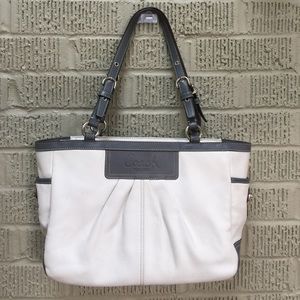 ⭐️Coach Tote 👜