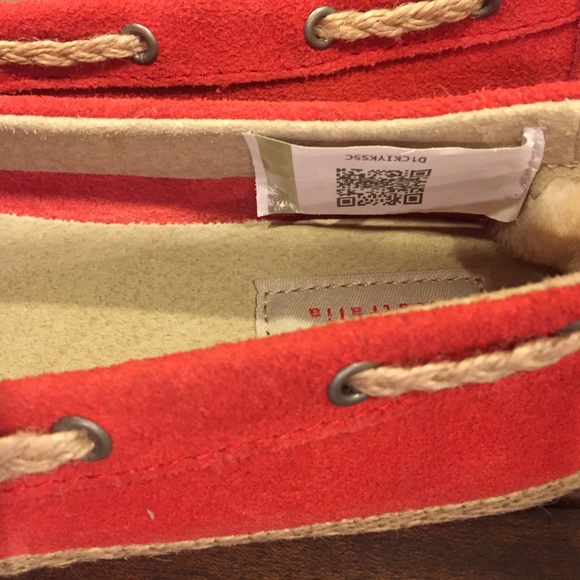 Ugg - Picture 2 of 4