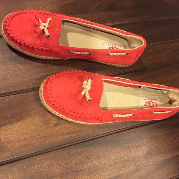 Ugg - Picture 3 of 4