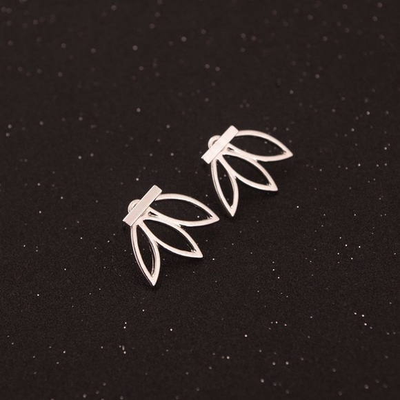“Chloe” hollow out Lotus flower Stud Earrings 😍❤️ - Picture 2 of 3