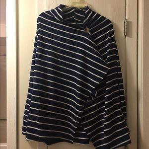 Super cute and comfy 1 button sweatshirt.