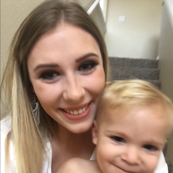 Meet your Posher, Sarah - Picture 2 of 3