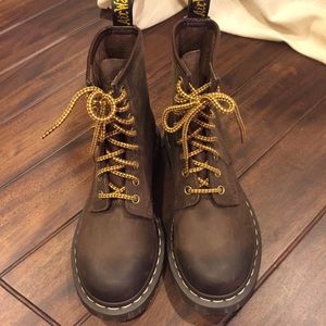 DR MARTENS
