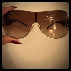 📜100% Authentic Burberry Sunglasses📜