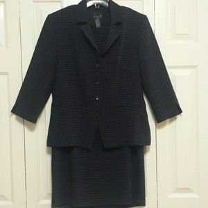 LIKE NEW TWO PIECE DRESS SUIT