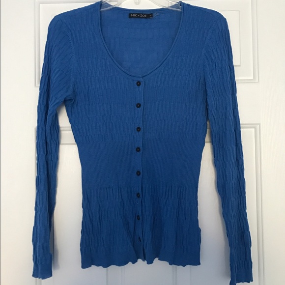 Form-fitting blue textured sweater