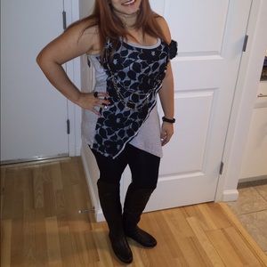 Sleeveless top with flower