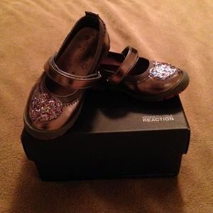 🍀price drop!! Adorable metallic Mary Janes!!!!