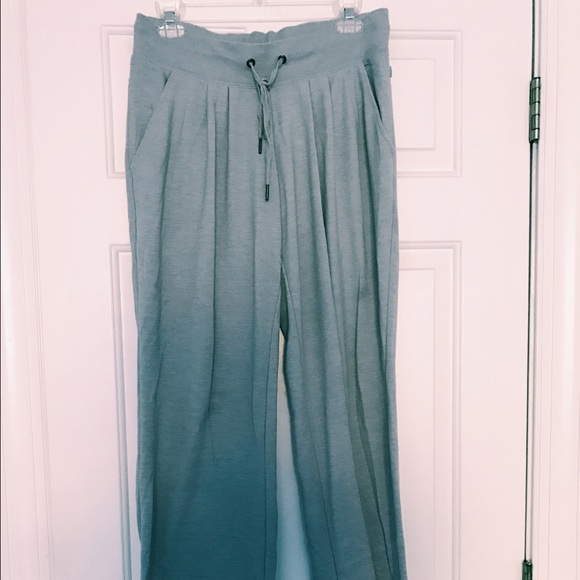Soft wide-leg sweatpants