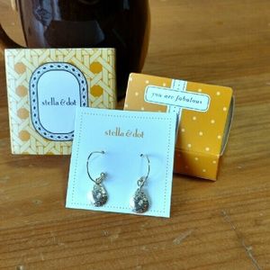 Stella and Dot gold earrings