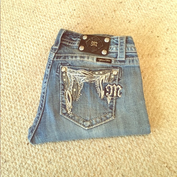 Light wash miss me jeans💕