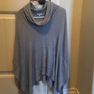 Splendid gray poncho