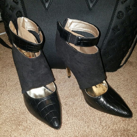 Heel booties