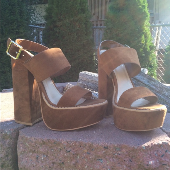 Lightly worn Forever 21 Heels!