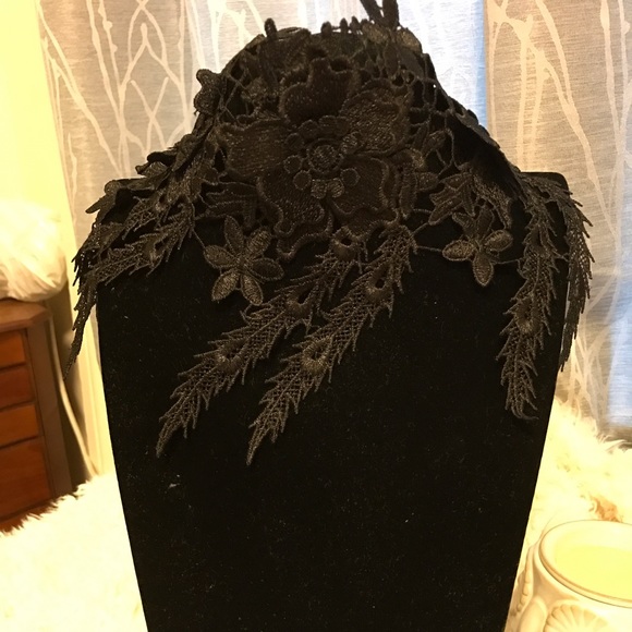 Choker - Picture 3 of 4