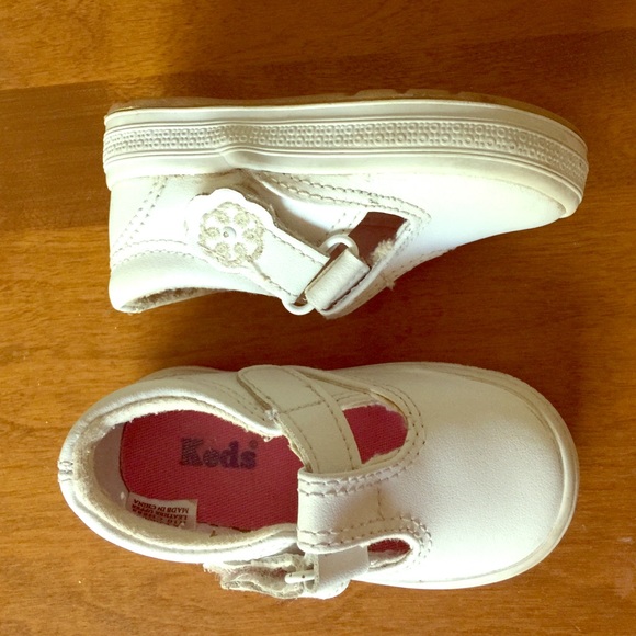 Daphne T-Strip leather casual/dress shoe