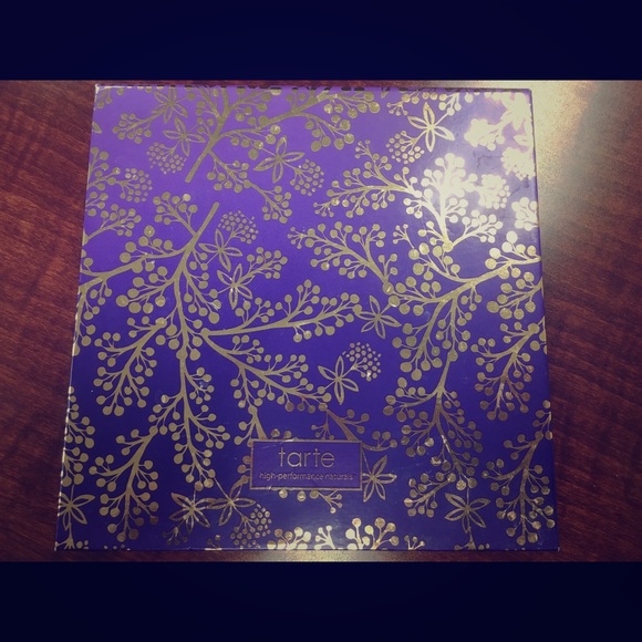 Tarte Amazonian Clay 16 color eyeshadow palette