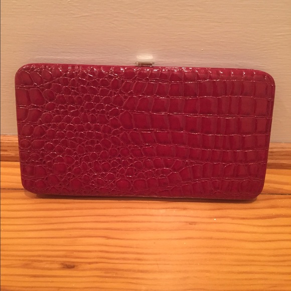 Red Wallet 💋 - Picture 1 of 2