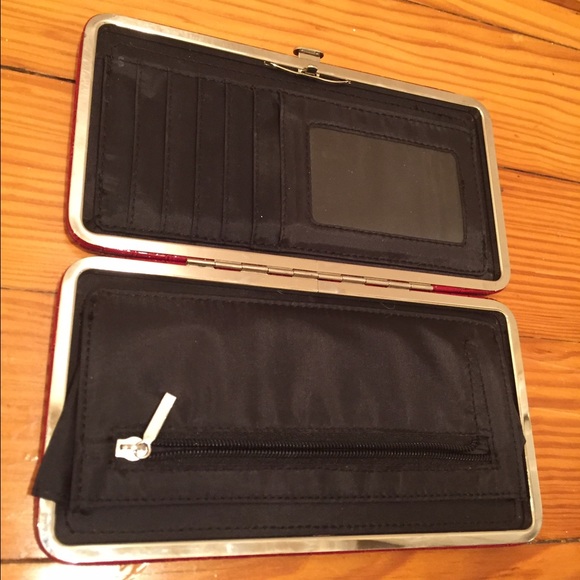 Red Wallet 💋 - Picture 2 of 2