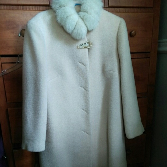 100% Wool coat with fox fur collar