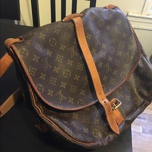 Louis Vuitton SAUMUR cross body messenger bag