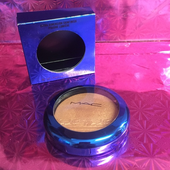 MAC magic of the night "shaft of gold"