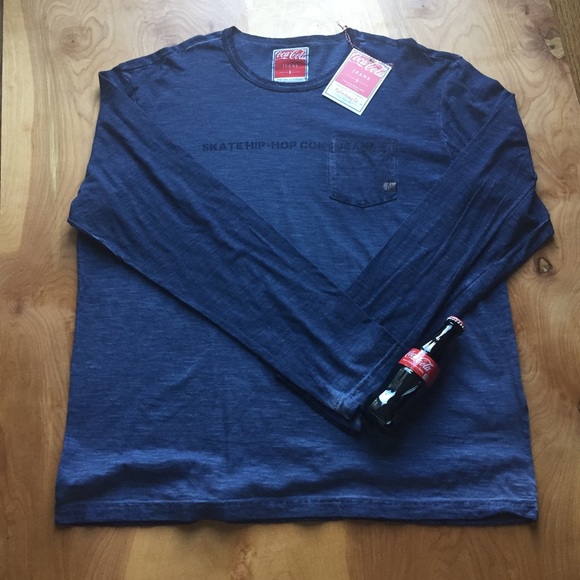 Cool Men's Cotton Distressed Coca-Cola Shirt - Picture 4 of 7