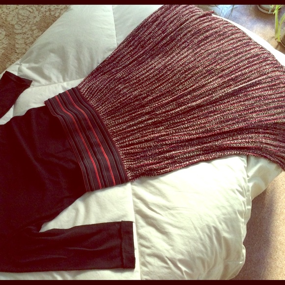 Vivienne Tam pleated skirt perfect for Fall XS S M