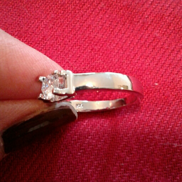 Pretty silver ring - Picture 2 of 4