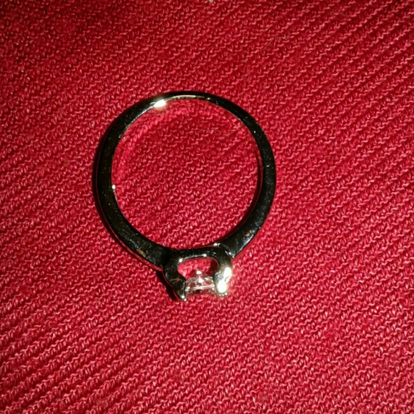 Pretty silver ring - Picture 3 of 4