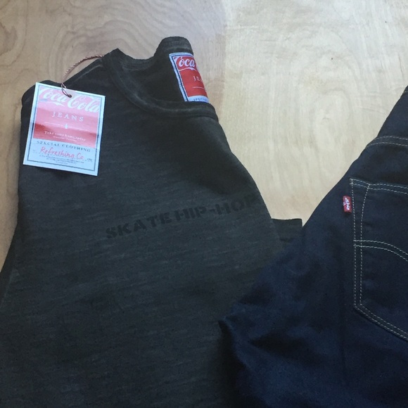 Men's Distressed Black Coca-Cola LS tee - Picture 3 of 4