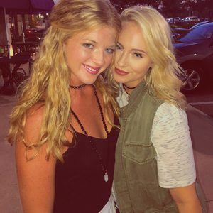 Meet your Posher, Larissa