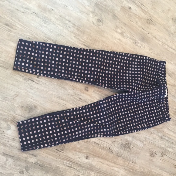 GAP Pants - GAP Slim Cropped pants. Like new. Worn once