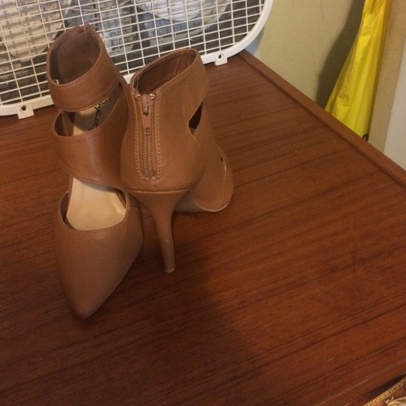 Shoes - Picture 3 of 4