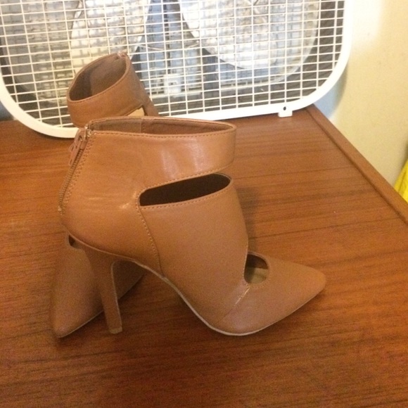 Shoes - Picture 4 of 4