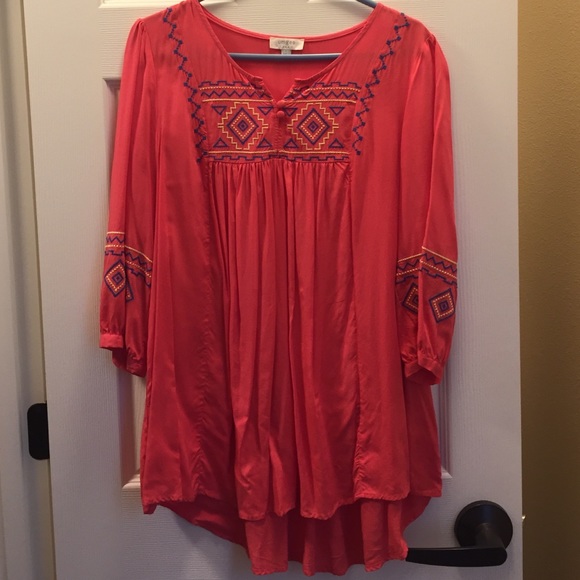 umgee Tops - Umgee coral tunic with blue and yellow detailing