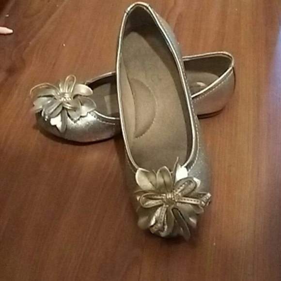 Flats - Picture 2 of 2