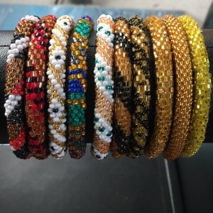 ❤️Bracelet made in Nepal rolls on bead