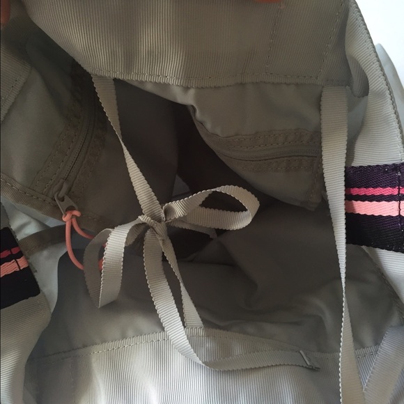 Lululemon Gym tote- NWOT-Sold out style - Picture 3 of 4