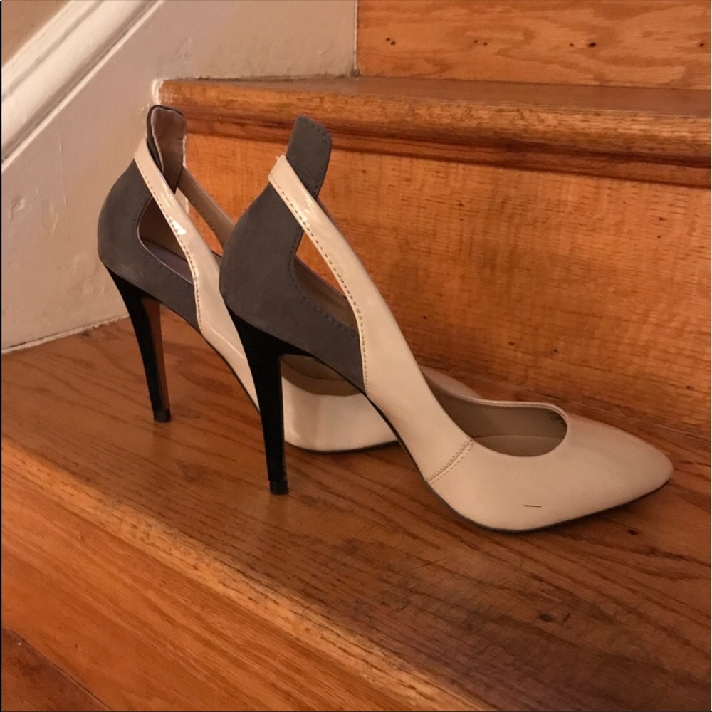 Off white and grey sophisticated pumps
